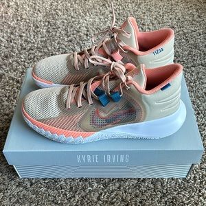 “Kyrie Flytrap V” basketball shoes